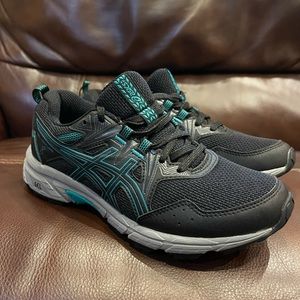 Size 6 New ASICS Gel Venture 8 trail running shoes Womens